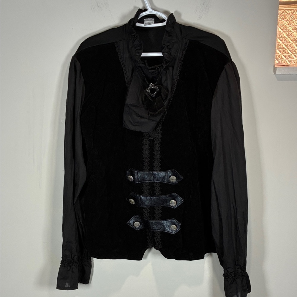 Spirit Men's Victorian Vampire Costume - Black and Red - Picture 3 of 12